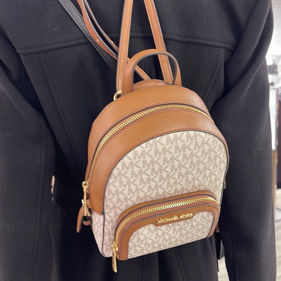 Michael Kors Ladies Backpack Bag Jaycee XS Conv Zip Backpack Vanilla - Picture 5 of 16